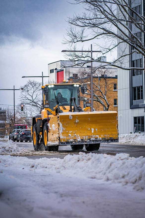 WinterFix Schneeräumung in Lübeck - Professioneller Winterdienst für alle Flächen