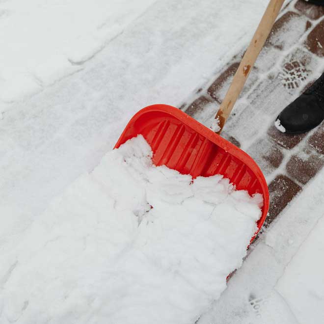 WinterFix Streudienst in Lübeck - Umweltfreundliche Streumittel für optimale Sicherheit